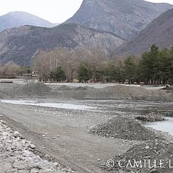Digue entre les lacs