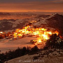 Piégut en hiver sous les lueurs de la pleine lune