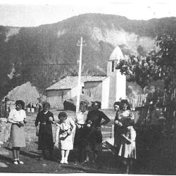 Place de l'église - jeu de boules au féminin
