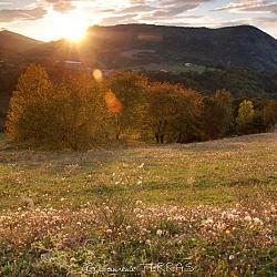 Couché de soleil sur Venterol, Village faisant face à Piégut